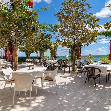 The Gallery - La Mer 3 Apartment